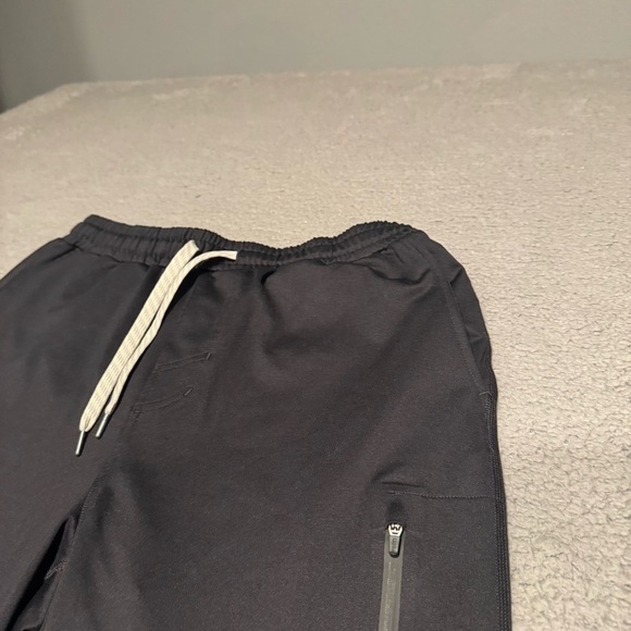 Vuori Men's Sunday Performance Jogger #V4020 Color Black Size Small - Picture 6 of 14